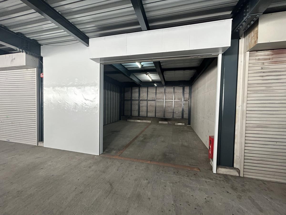 南吹田5丁目のシャッターガレージに空きが出ます!